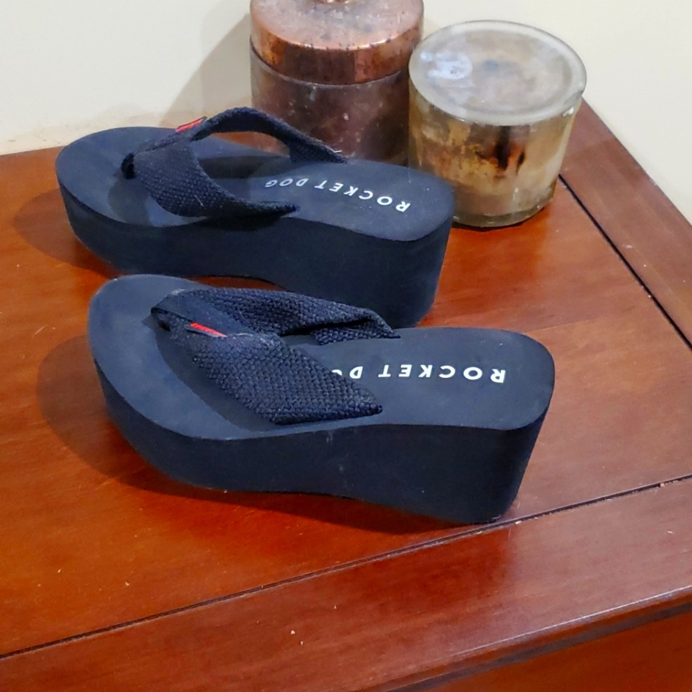 Black Rocket Dog Foam Platform Sandals - Picture 2 of 7